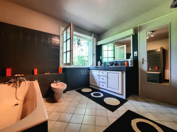 MAISON T6 - 180M² EN CAMPAGNE AVEC TERRAIN DE PRESQUE 8000M² ET DEPENDANCE / PROCHE MONTREAL