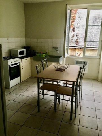 Murs commerciaux de 35 m² et appartement au dessus de 59 m²