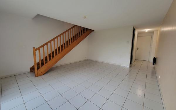 Maison à vendre    3 pièces • 70,42 m2 Saint-Lys