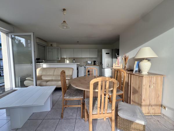 Joué-lès-Tours (37300) À Joué-Lès-Tours (37), appartement avec balcon à vendre