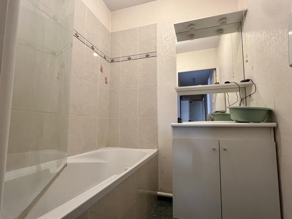 Joué-lès-Tours (37300) À Joué-Lès-Tours (37), appartement avec balcon à vendre