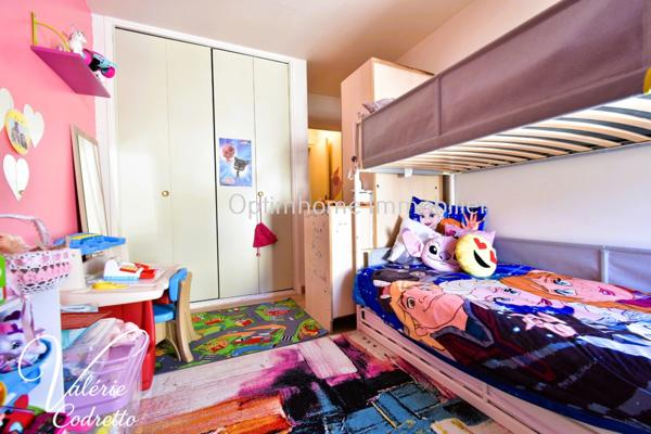 À vendre – Appartement T3 de 96 m² avec vue mer imprenable, garage et caves – Hyères centre-ville (83)