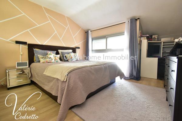 À vendre – Appartement T3 de 96 m² avec vue mer imprenable, garage et caves – Hyères centre-ville (83)