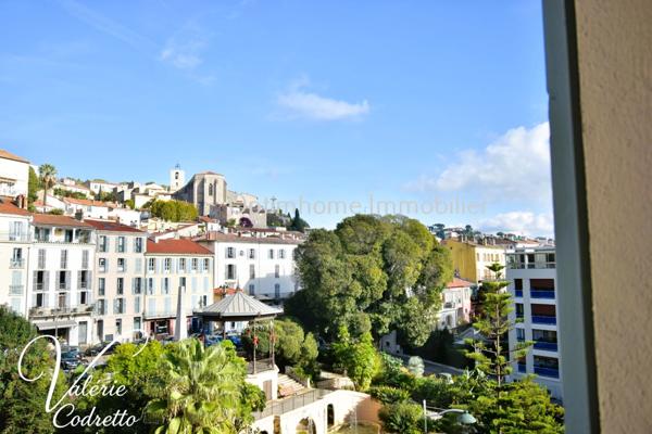 À vendre – Appartement T3 de 96 m² avec vue mer imprenable, garage et caves – Hyères centre-ville (83)