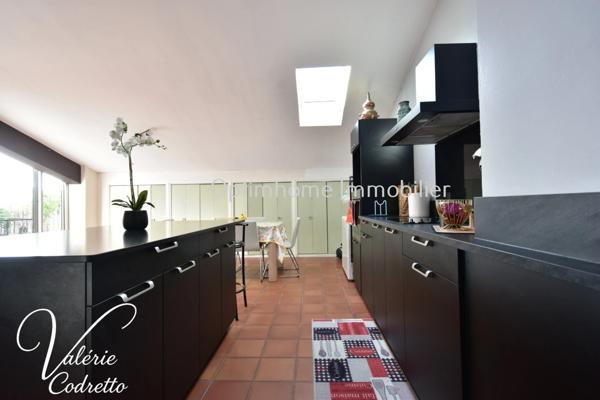 À vendre – Appartement T3 de 96 m² avec vue mer imprenable, garage et caves – Hyères centre-ville (83)