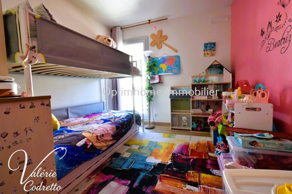 À vendre – Appartement T3 de 96 m² avec vue mer imprenable, garage et caves – Hyères centre-ville (83)