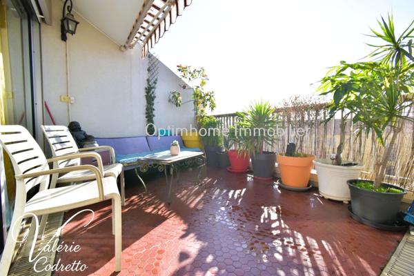 À vendre – Appartement T3 de 96 m² avec vue mer imprenable, garage et caves – Hyères centre-ville (83)
