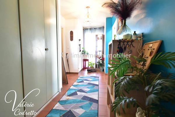 À vendre – Appartement T3 de 96 m² avec vue mer imprenable, garage et caves – Hyères centre-ville (83)