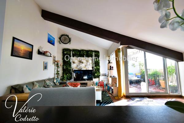 À vendre – Appartement T3 de 96 m² avec vue mer imprenable, garage et caves – Hyères centre-ville (83)