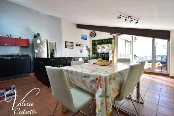 À vendre – Appartement T3 de 96 m² avec vue mer imprenable, garage et caves – Hyères centre-ville (83)