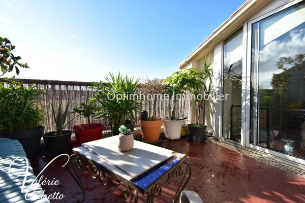 À vendre – Appartement T3 de 96 m² avec vue mer imprenable, garage et caves – Hyères centre-ville (83)