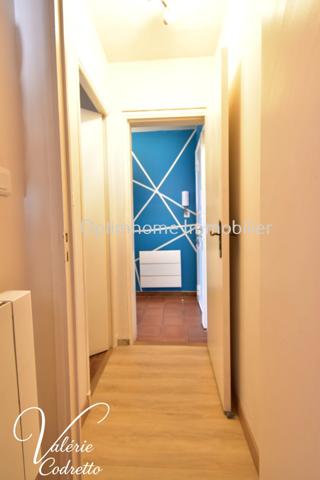 À vendre – Appartement T3 de 96 m² avec vue mer imprenable, garage et caves – Hyères centre-ville (83)