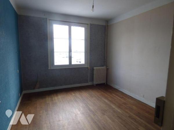 Centre ville immeuble à usage mixte, comprenant :
Au rez-de-chaussée : partie commerciale, cha...