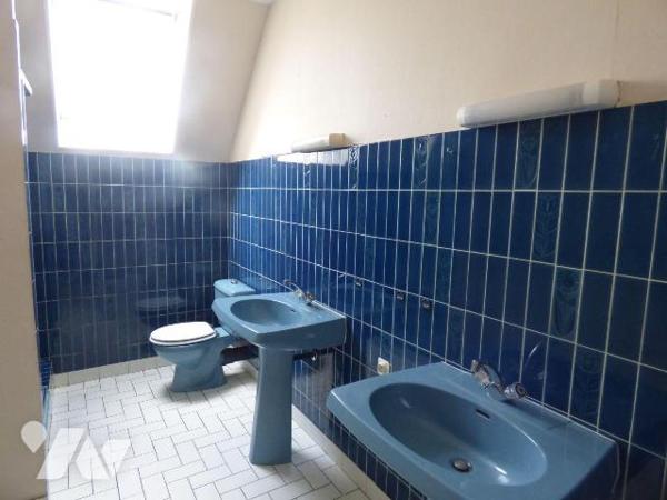 Centre ville immeuble à usage mixte, comprenant :
Au rez-de-chaussée : partie commerciale, cha...