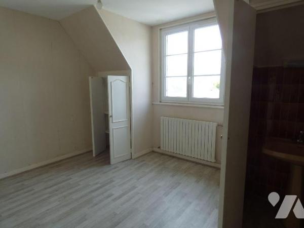 Centre ville immeuble à usage mixte, comprenant :
Au rez-de-chaussée : partie commerciale, cha...