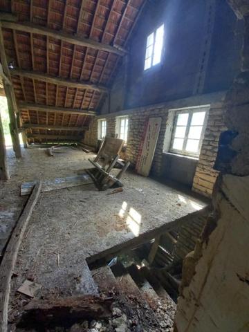 Ferme à rénover de 500 m2 à La Creuse (70240) Axe Vesoul/Lure sur 40 ares de terrain à 15 minutes de Vesoul  à 69 900 euros