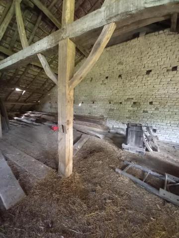 Ferme à rénover de 500 m2 à La Creuse (70240) Axe Vesoul/Lure sur 40 ares de terrain à 15 minutes de Vesoul  à 69 900 euros