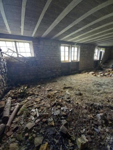 Ferme à rénover de 500 m2 à La Creuse (70240) Axe Vesoul/Lure sur 40 ares de terrain à 15 minutes de Vesoul  à 69 900 euros
