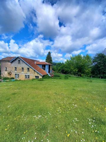 Ferme à rénover de 500 m2 à La Creuse (70240) Axe Vesoul/Lure sur 40 ares de terrain à 15 minutes de Vesoul  à 69 900 euros