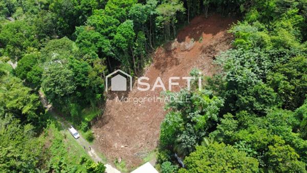 Grand terrain de 1301m2 pour votre projet en accord avec la nature