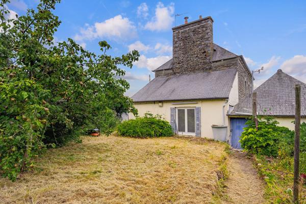 À deux pas du centre de Tréméloir - Maison en pierre de 125 m² à fort potentiel