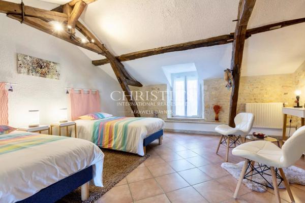 Propriété de Charme Rénovée avec Élégance au Cœur du Périgord