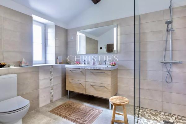 Propriété de Charme Rénovée avec Élégance au Cœur du Périgord