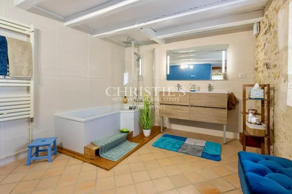 Propriété de Charme Rénovée avec Élégance au Cœur du Périgord