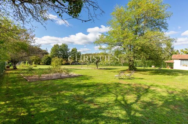 Propriété de Charme Rénovée avec Élégance au Cœur du Périgord