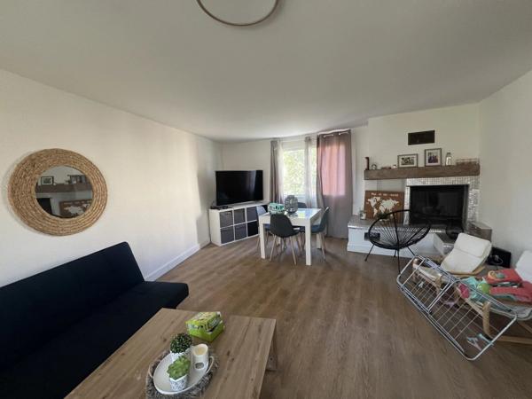 Vente                                                      Appartement
                        
                     4 pièces                      100 m2                     à Perpignan