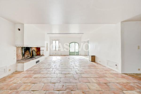 Vente Maison 8 pièces de 435m² - 13310 Saint-Martin-de-Crau
