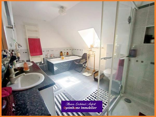 Magnifique propriété avec 2 maisons et piscine sur 3 hectares à 20 min de Bernay