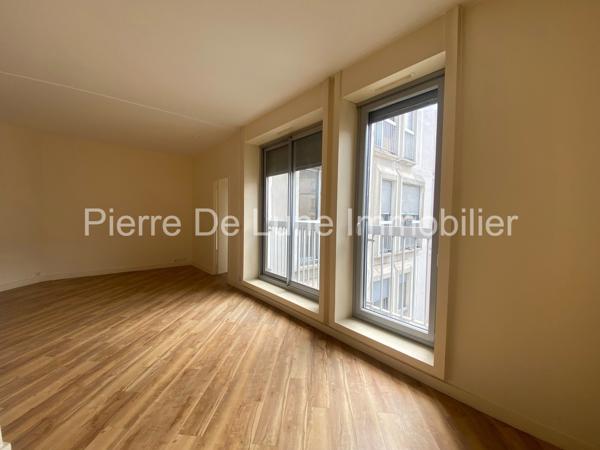 Appartement À louer 2 pièce(s) 70 m²
