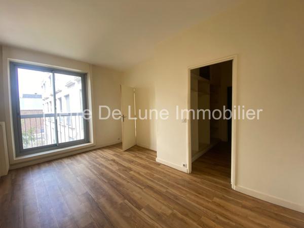 Appartement À louer 2 pièce(s) 70 m²