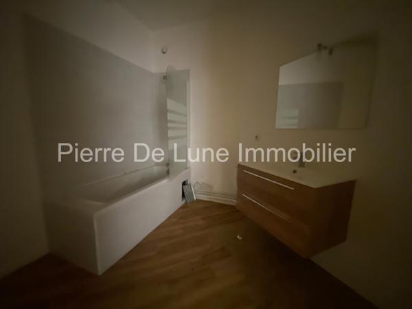 Appartement À louer 2 pièce(s) 70 m²