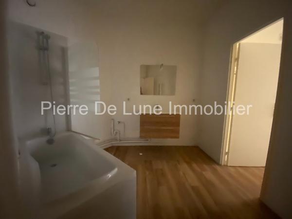 Appartement À louer 2 pièce(s) 70 m²