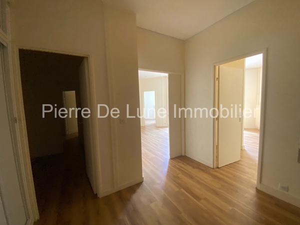 Appartement À louer 2 pièce(s) 70 m²