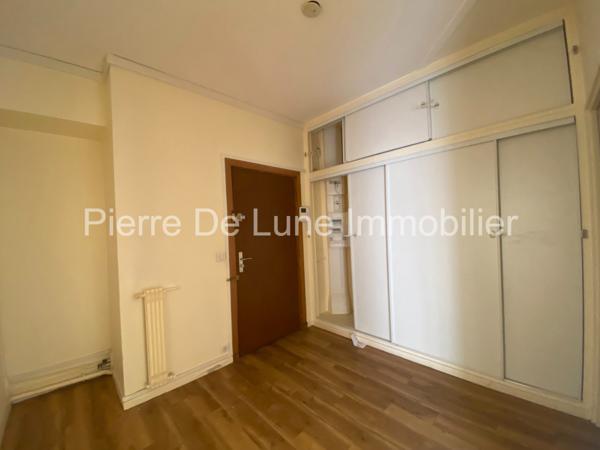 Appartement À louer 2 pièce(s) 70 m²