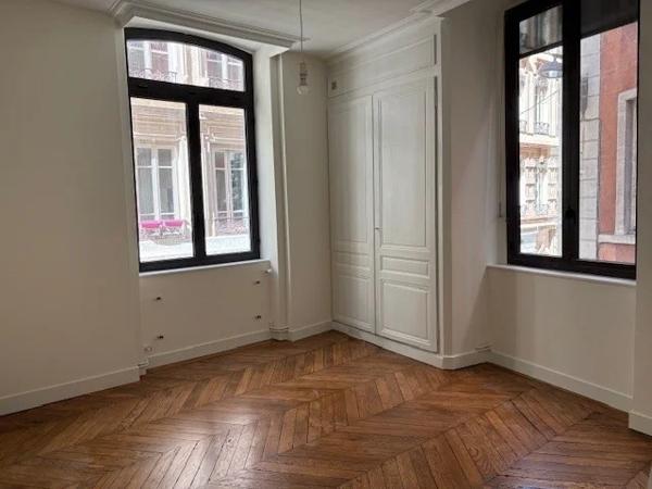 APPARTEMENT T3 A LOUER - LYON 2EME ARRONDISSEMENT Bellecour-a Gourjus 79.35 m 2 1 295 € charges comprises par mois