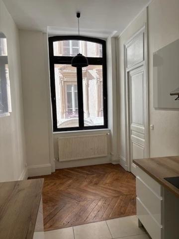 APPARTEMENT T3 A LOUER - LYON 2EME ARRONDISSEMENT Bellecour-a Gourjus 79.35 m 2 1 295 € charges comprises par mois