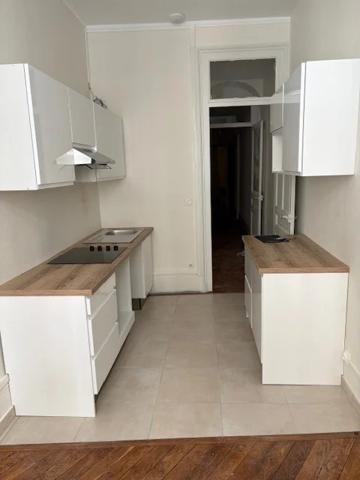APPARTEMENT T3 A LOUER - LYON 2EME ARRONDISSEMENT Bellecour-a Gourjus 79.35 m 2 1 295 € charges comprises par mois
