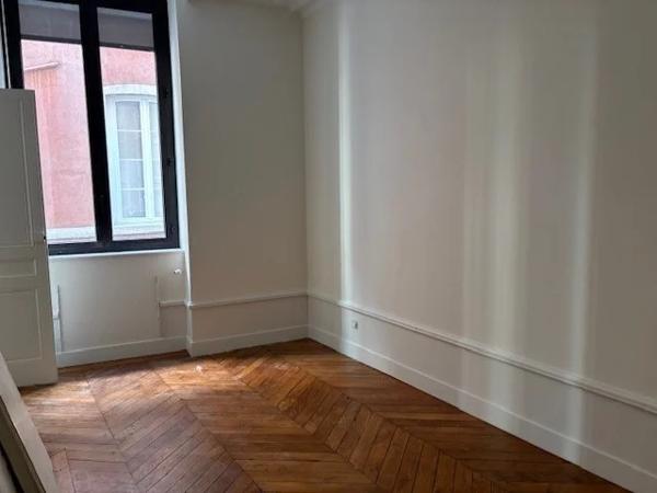 APPARTEMENT T3 A LOUER - LYON 2EME ARRONDISSEMENT Bellecour-a Gourjus 79.35 m 2 1 295 € charges comprises par mois