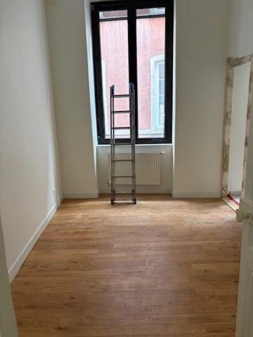 APPARTEMENT T3 A LOUER - LYON 2EME ARRONDISSEMENT Bellecour-a Gourjus 79.35 m 2 1 295 € charges comprises par mois