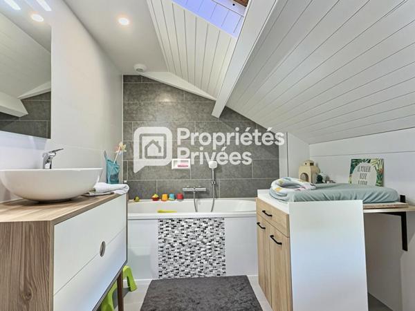 Maison T6/7 d'env. 165m² située au calme avec 4/5 ch., 2 garages fermés et piscine sur PERIGUEUX (24000)