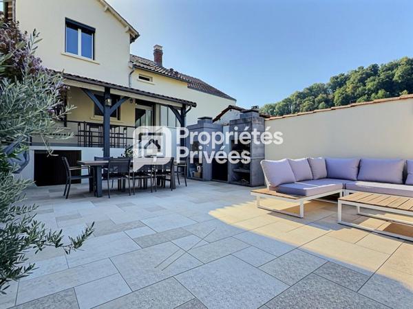 Maison T6/7 d'env. 165m² située au calme avec 4/5 ch., 2 garages fermés et piscine sur PERIGUEUX (24000)
