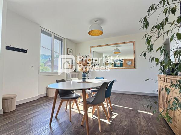 Maison T6/7 d'env. 165m² située au calme avec 4/5 ch., 2 garages fermés et piscine sur PERIGUEUX (24000)