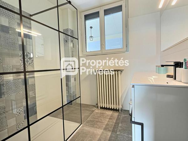 Maison T6/7 d'env. 165m² située au calme avec 4/5 ch., 2 garages fermés et piscine sur PERIGUEUX (24000)