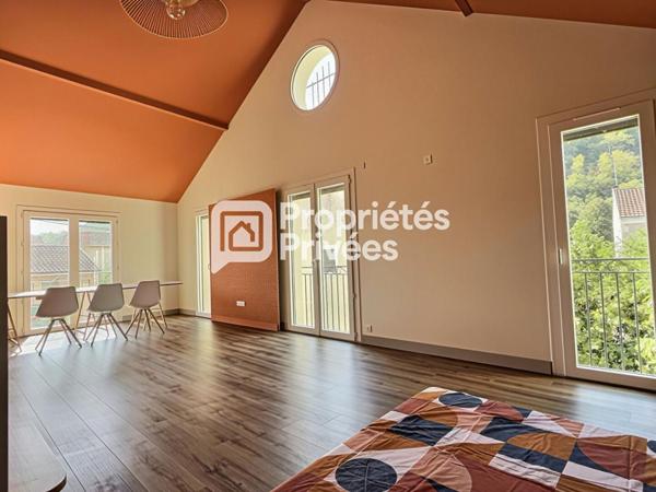 Maison T6/7 d'env. 165m² située au calme avec 4/5 ch., 2 garages fermés et piscine sur PERIGUEUX (24000)