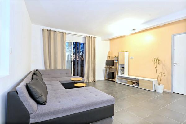 Lunel - Grand appartement lumineux 5 pièces de 115 m² à 15 min de la mer