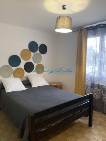 Tornac, au calme, belle propriété de 3 logements sur 5000 m2 de terrain avec piscine.